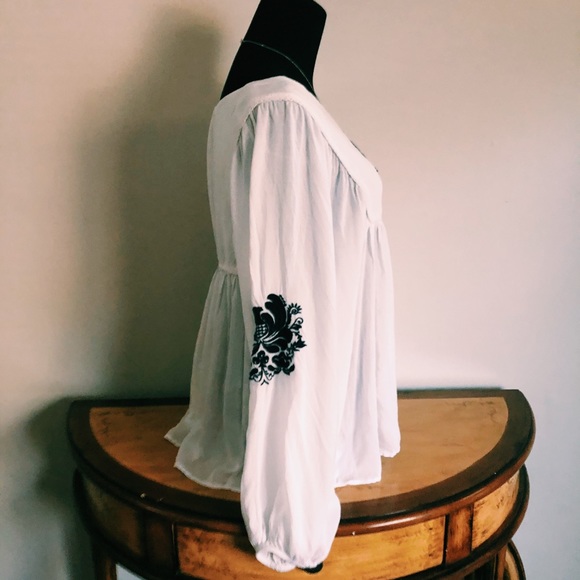 NWT Long Sleeved Soft Pleated Blouse - Picture 4 of 5